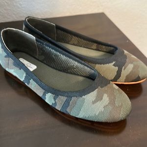Jessica Simpson camo print ballet flats
